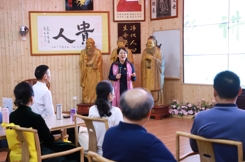 1721805365126362.png 陳老師主持開(kāi)幕式.png